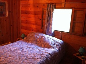 1 slaapkamer, een strijkplank/strijkijzer, wifi, beddengoed