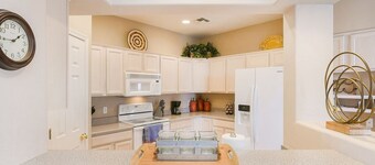 Mountain-view condo with incredible sunset views, pool, hot tub & grill