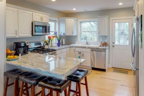 Frigorífic, microones, forn i placa de cuina 