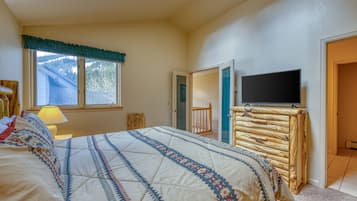 3 sovrum, strykjÀrn/strykbrÀda, internet och sÀngklÀder