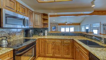 KylskÄp, mikrovÄgsugn, ugn och spishÀll