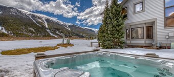 Spacious resort home w/private garage, hot tub & laundry. Bus to slope