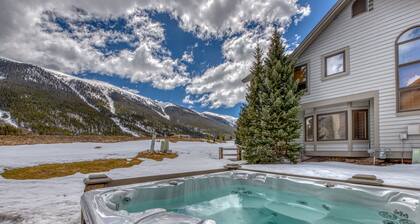 Spacious resort home w/private garage, hot tub & laundry. Bus to slope