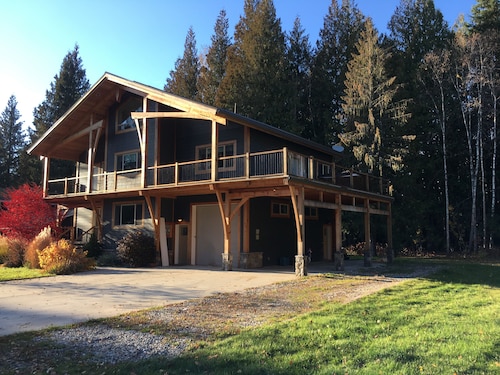 The Forest Suite - Peaceful + Private Hot Tub