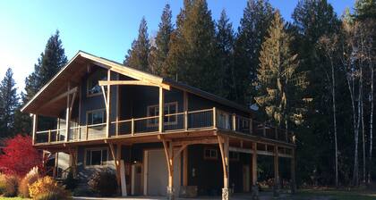 The Forest Suite - Peaceful + Private Hot Tub