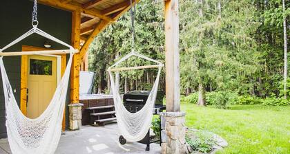 The Forest Suite - Peaceful + Private Hot Tub