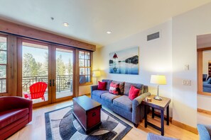 TV, fireplace, books, stereo