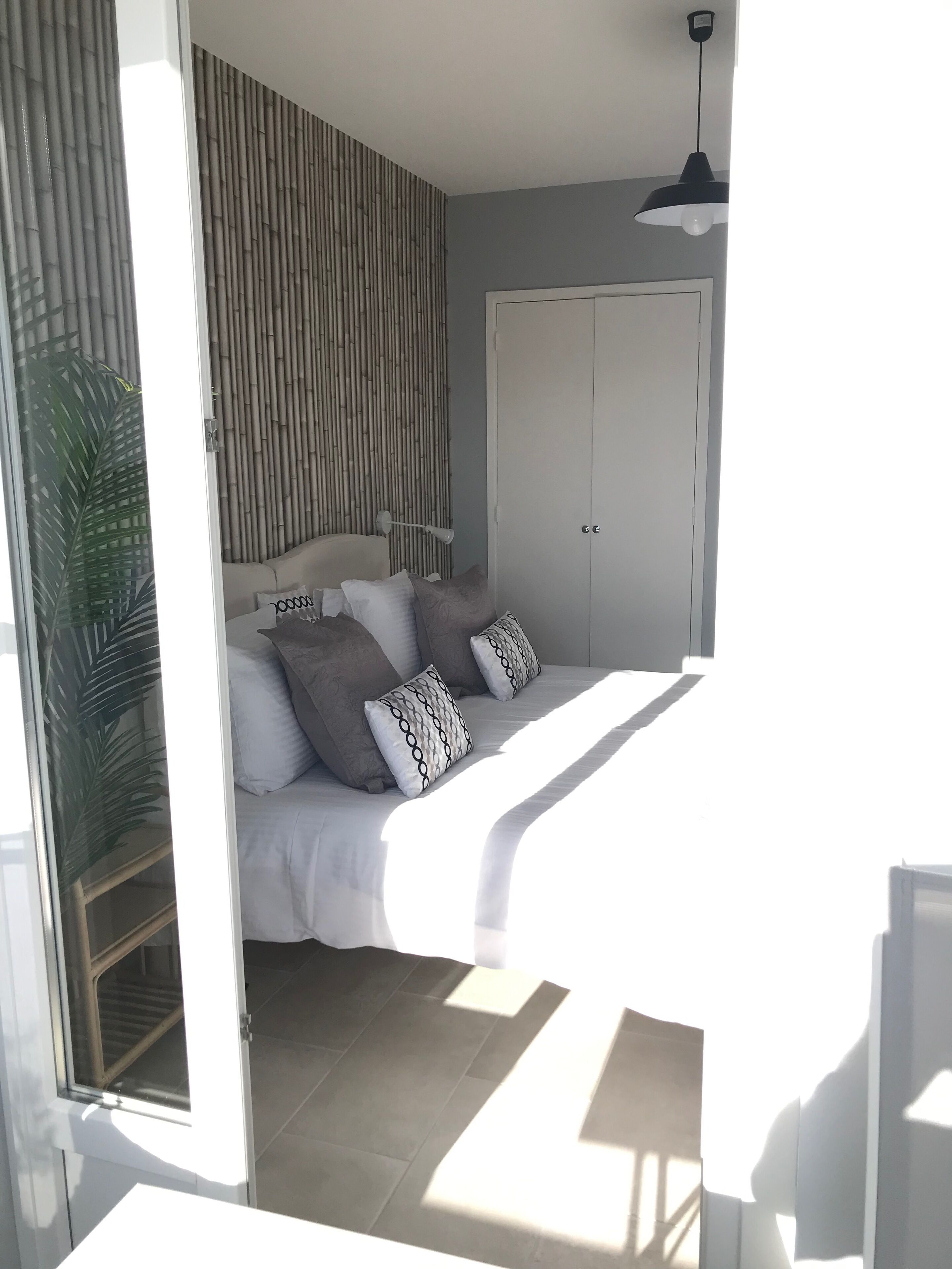 3 chambres, fer et planche à repasser, accès au Wi-Fi (inclus)