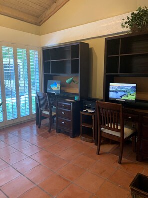 Business center - The Quarters at Hardin House inn (Austin)