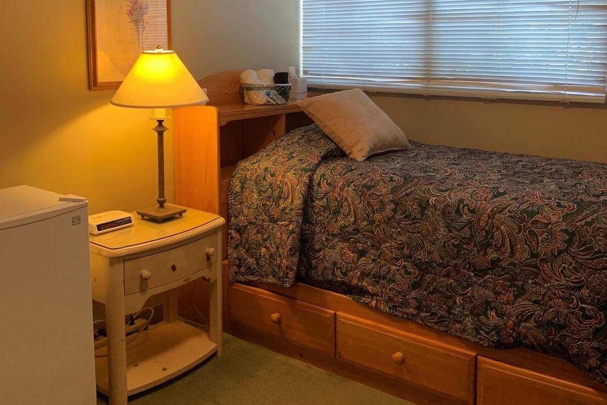 Desk, free WiFi, bed sheets