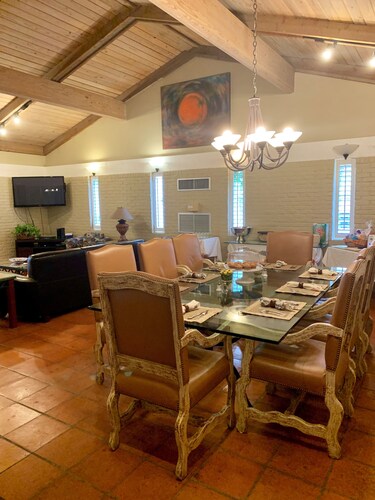 The Quarters at Hardin House inn