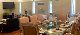 The Quarters at Hardin House inn