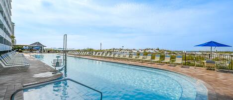 Alberca techada y alberca climatizada