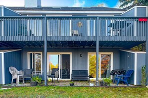 Exterior - Inviting mountain view condo w/ fireplace - near Story Land (Bartlett)