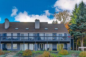 Exterior - Inviting mountain view condo w/ fireplace - near Story Land (Bartlett)