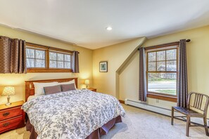 4 bedrooms, iron/ironing board, Internet, bed sheets