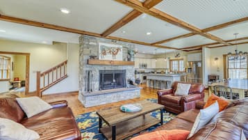 Fernseher, Kamin, BĂŒcher