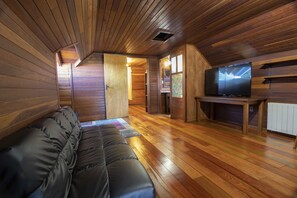 Casa | Sala de estar | TV de tela plana, Netflix