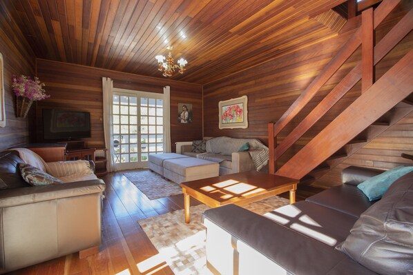 House | Iron/ironing board, free WiFi, bed sheets - My Home - Casa Azul do Lago (Gramado)