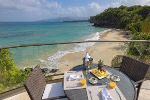 4 restaurants, breakfast served