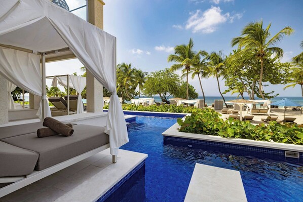Luxury Junior Suite Ocean Front Swim Out Diamond Club