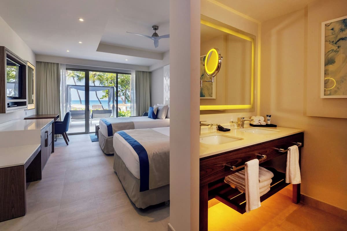 1 bedroom, premium bedding, free minibar items, in-room safe