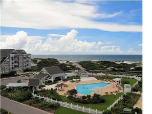 Alberca al aire libre y alberca climatizada
