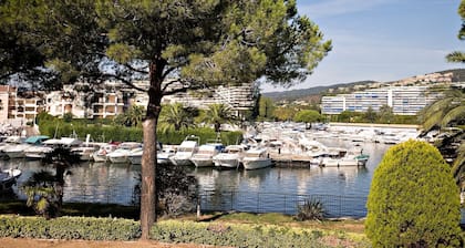 Appart Chaleureux | Piscine extérieure + Anneau Bateau à Louer