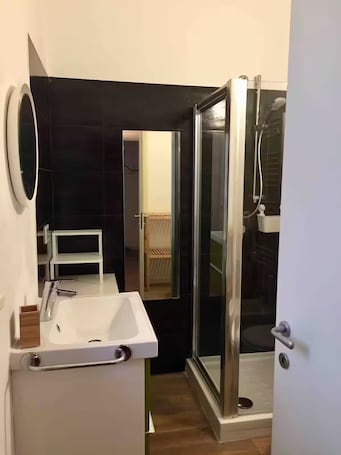 Shower, hair dryer, bidet, towels. Tree House Along Canal Naviglio Grande