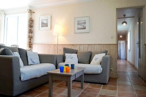 TV, fireplace, DVD player, stereo