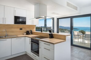 Kühlschrank, Ofen, Herdplatte, Geschirrspüler