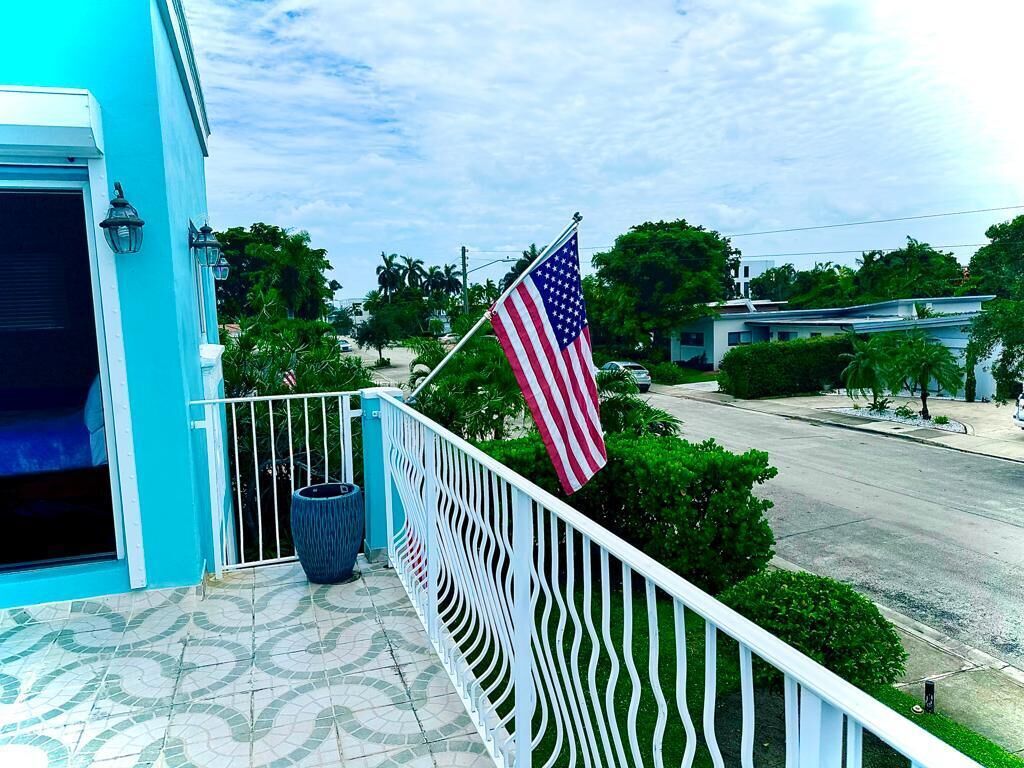 Photo - Blue House