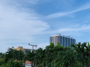 Deluxe Quadruple Room, Garden View | Breakfast area