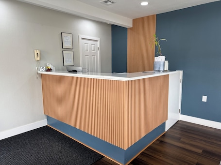 Mostrador para check-in y check-out. Double N Motel