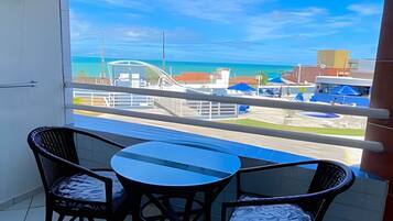 Family Studio | Outdoor dining