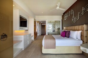 Premium bedding, down duvets, minibar, in-room safe - Planet Hollywood Cancun by Royalton, An Autograph Collection All-Inclusive Resort (Costa Mujeres)
