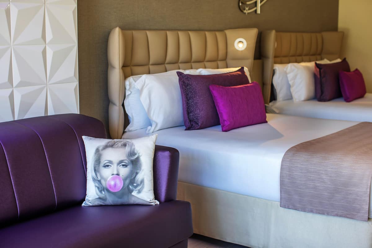 Hochwertige Bettwaren, Daunenbettdecken, Minibar, Zimmersafe