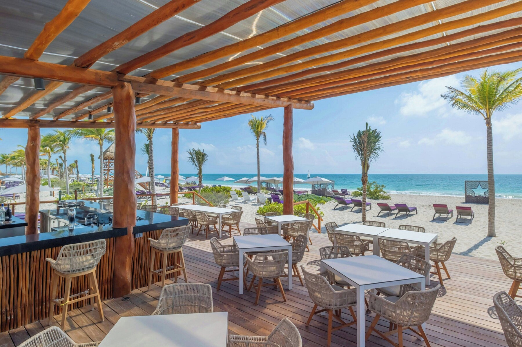 Private beach, white sand, beach umbrellas, beach massages