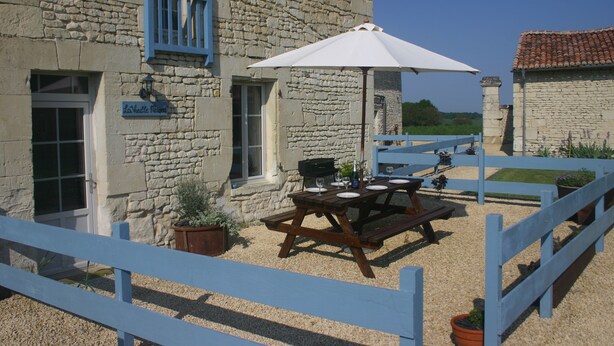 A stone building with a sign reading "La Veillée Maison". - 3 well equipped gites with swimming pool on the Loire Valley/Vienne border (Prinçay)