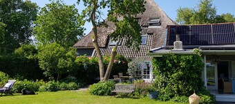 Sfeervolle woonboerderij gelegen aan het Ijsselmeer