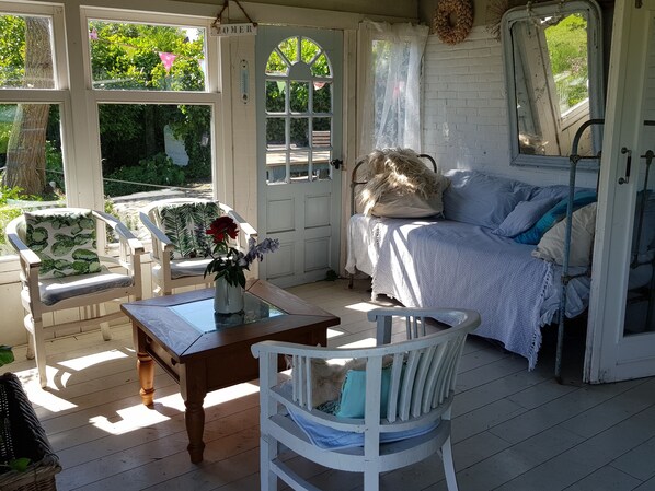 Property grounds - Sfeervolle woonboerderij gelegen aan het Ijsselmeer (Wervershoof)