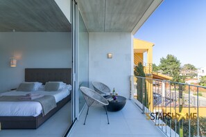 5 bedrooms, iron/ironing board, travel cot, Internet