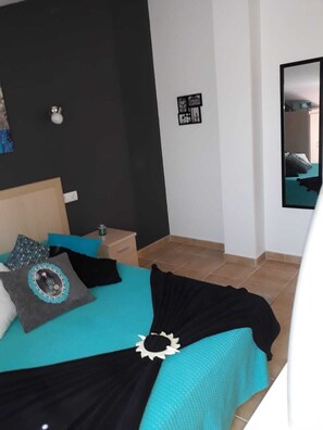 2 chambres, fer et planche à repasser, draps fournis