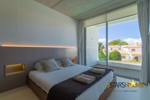 4 slaapkamers, een strijkplank/strijkijzer, gratis wifi, beddengoed