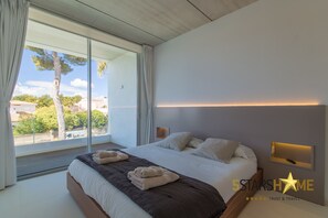 4 slaapkamers, een strijkplank/strijkijzer, gratis wifi, beddengoed