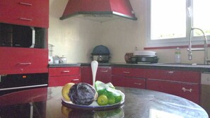 Micro-ondes, four, cafetiÚre/bouilloire, bouilloire électrique