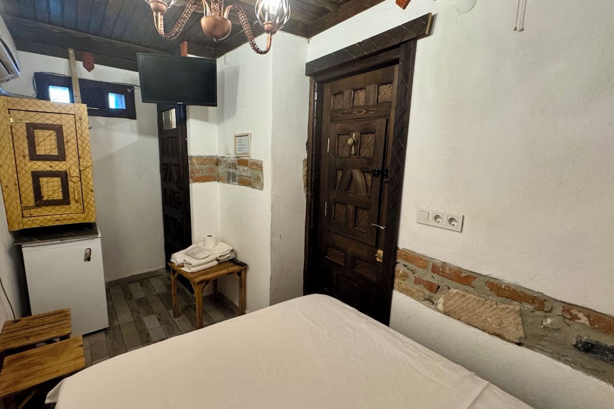 Tane Oda | Free WiFi, bed sheets