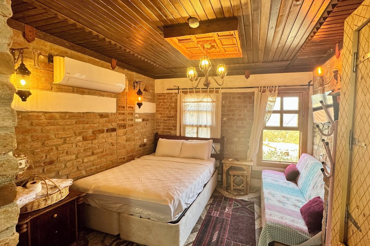 Pekmez Oda | Free WiFi, bed sheets