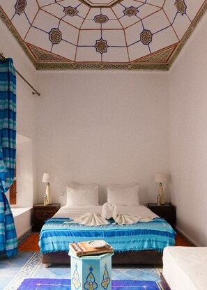 أغطية فراش متميزة وألحفة محشوة بالريش وأسرّة بطبقة علوية مريحة