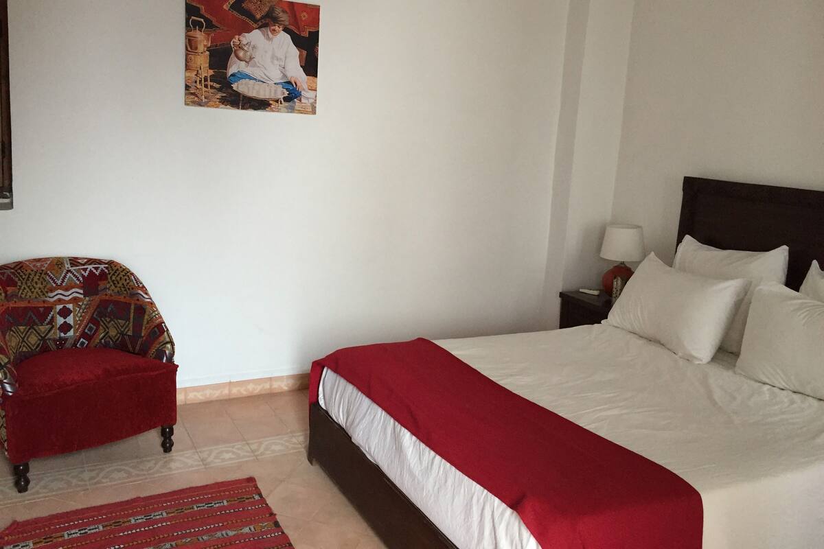 Habitación Deluxe doble | Ropa de cama de alta calidad y edredones de plumas